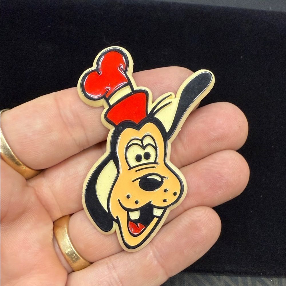 Vintage 60’s Disney Goofy brooch